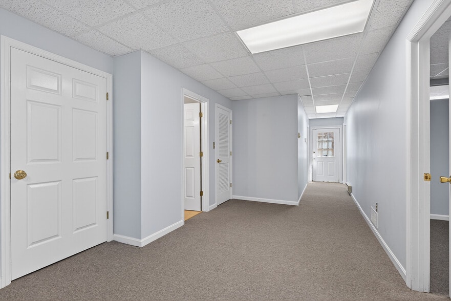 More Photos Of 519 Darby Creek Rd, Lexington Office For Sale