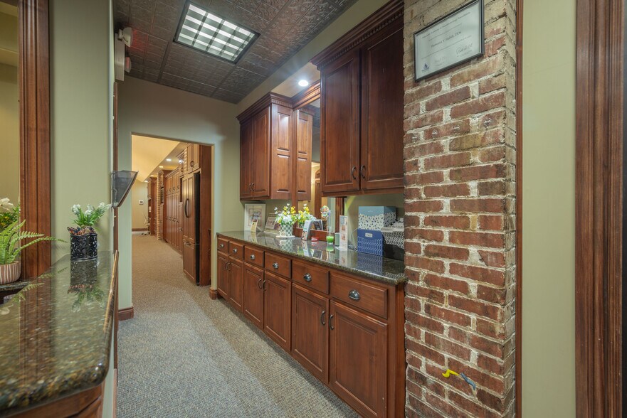 More Photos Of 410 S Pearl Ave, Joplin Office Residential For Sale