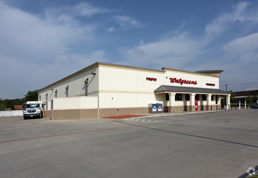 More Photos Of 2300 E Park Blvd, Plano Drugstore For Sale