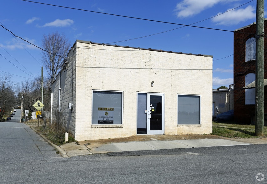 Primary Photo Of 20 W 11th St, Newton Storefront For Lease