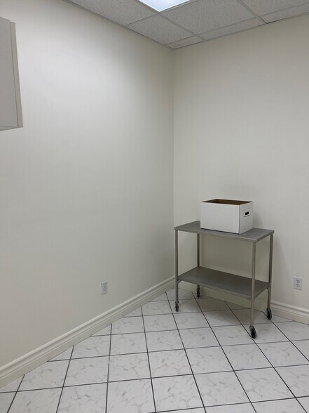 More Photos Of 22119 Sherman Way, Canoga Park Office For Lease
