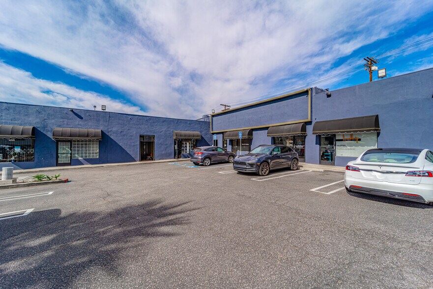 More Photos Of 442 S Fair Oaks Ave, Pasadena Freestanding For Lease