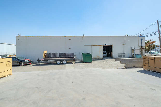 More Photos Of 2641 S Maple Ave, Fresno Warehouse For Lease