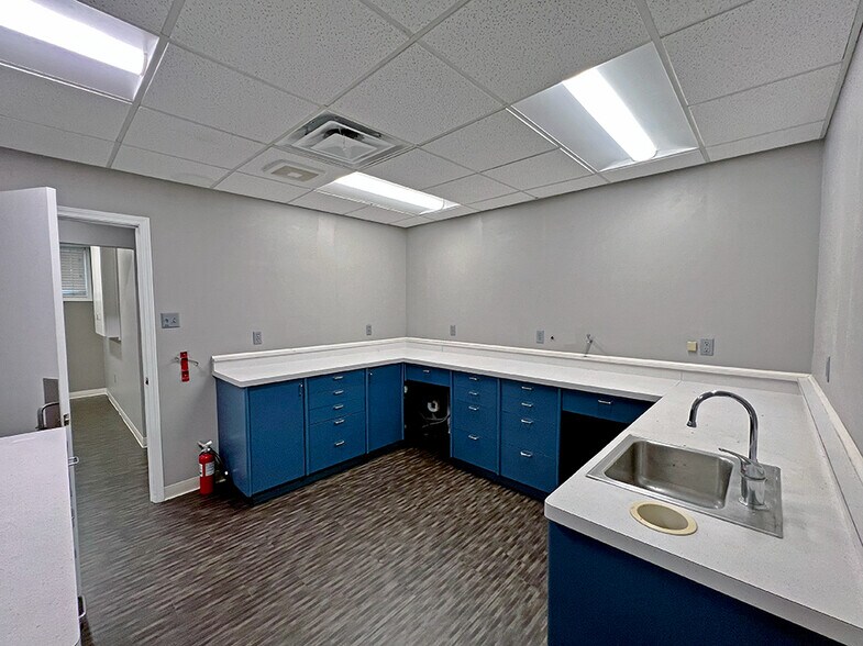 More Photos Of 1117 Washington St, Highland Medical For Sale