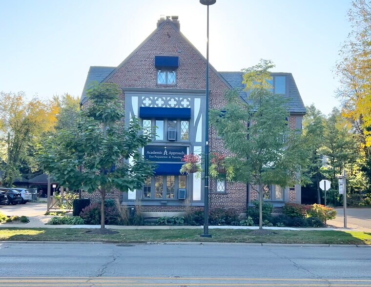 More Photos Of 140-144 Green Bay Rd, Winnetka Loft Creative Space For Lease
