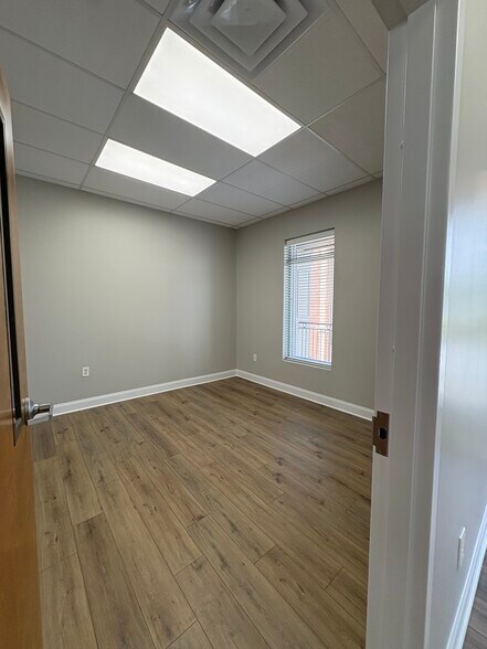 More Photos Of 101 E Market St, Smithfield Office For Lease
