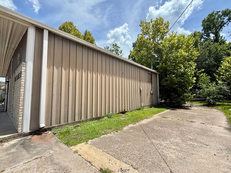 More Photos Of 345 TX-327, Silsbee Office For Sale