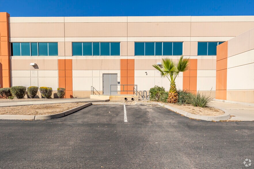 More Photos Of 19825 N 7th St, Phoenix Office For Lease
