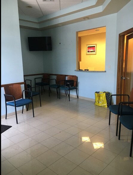 More Photos Of 20770-20776 W Dixie Hwy, Miami Medical For Sale