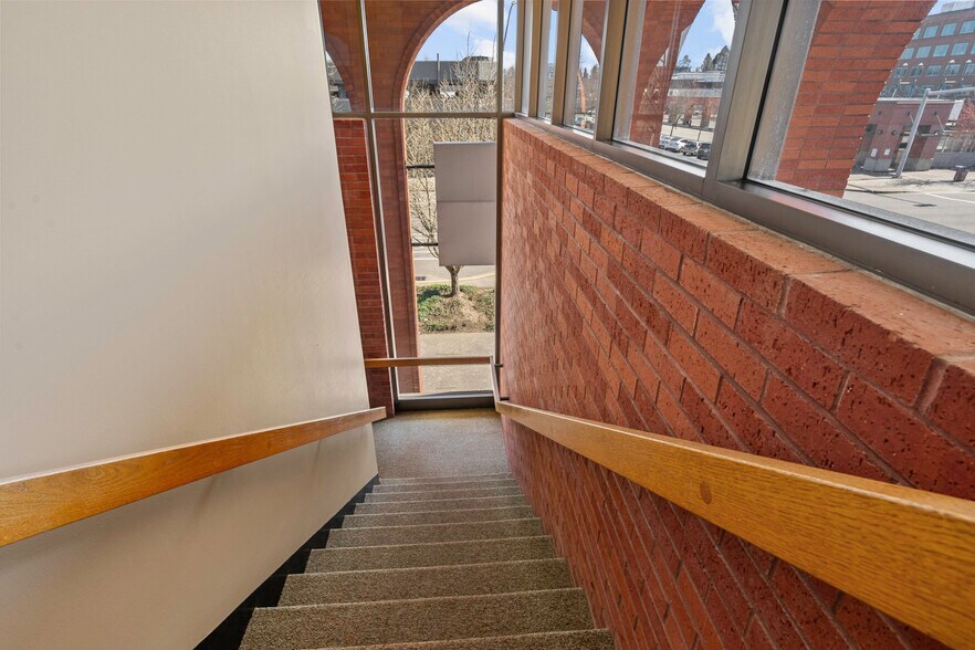 More Photos Of 333 High St NE, Salem Office For Lease