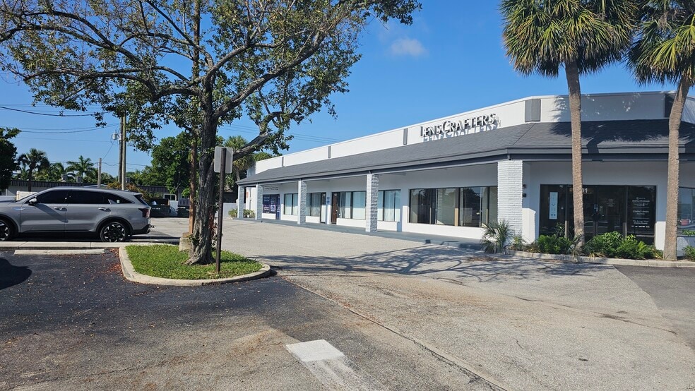 More Photos Of 700 W Boynton Beach Blvd, Boynton Beach Restaurant For Lease