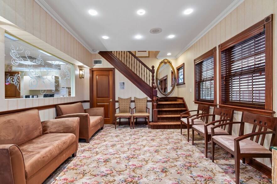 More Photos Of 29 Green St, Huntington Medical For Sale