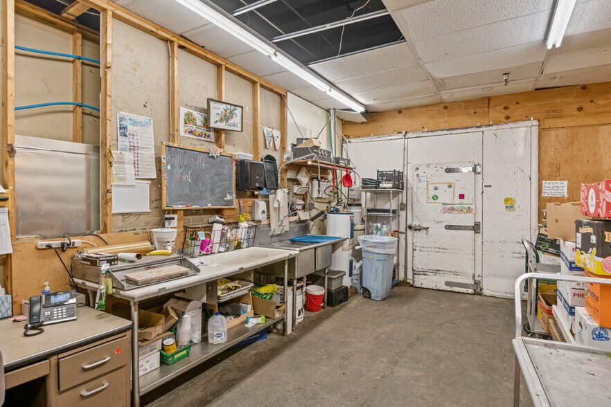 More Photos Of 704 SW Higgins Ave, Missoula Supermarket For Sale