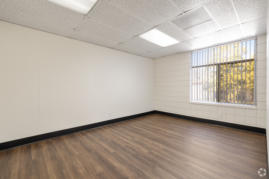 More Photos Of 4045 Bonita Rd, Bonita Office For Lease