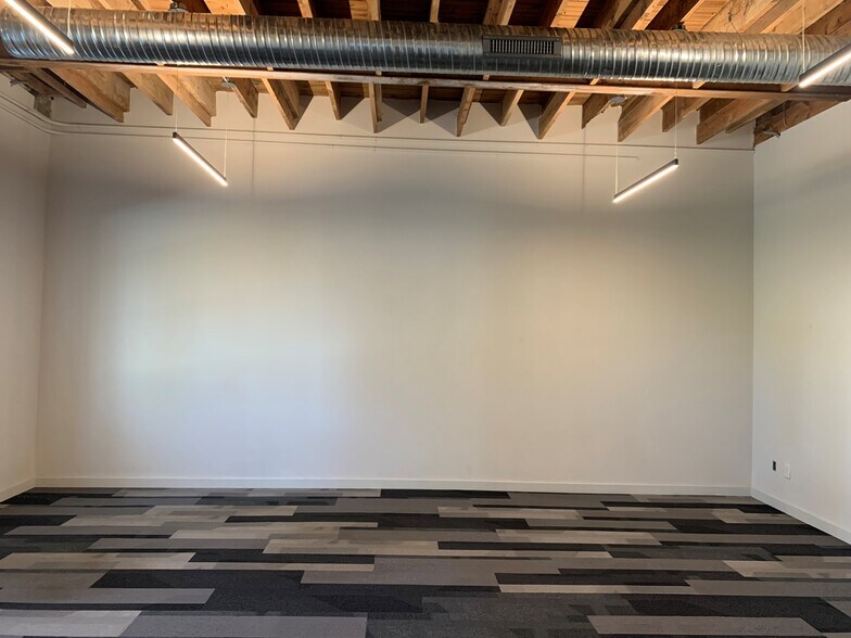 More Photos Of 200 Westfield St, Greenville Flex For Lease