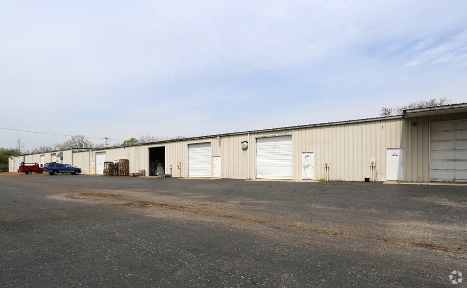 More Photos Of 3949 Dayton Park Dr, Dayton Industrial For Sale