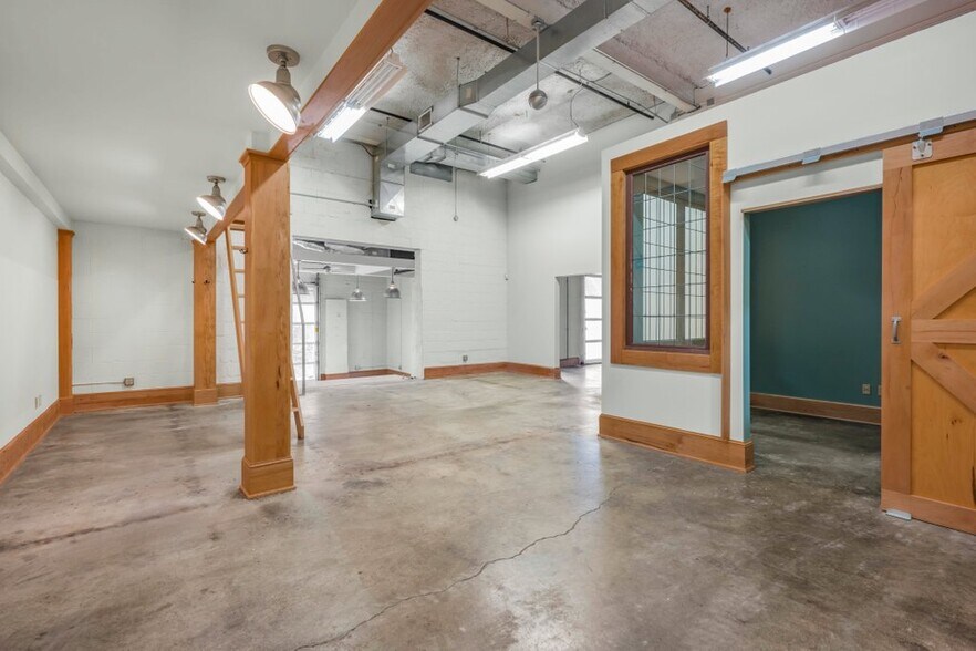 More Photos Of 2836 Lyndale Ave S, Minneapolis Office For Lease