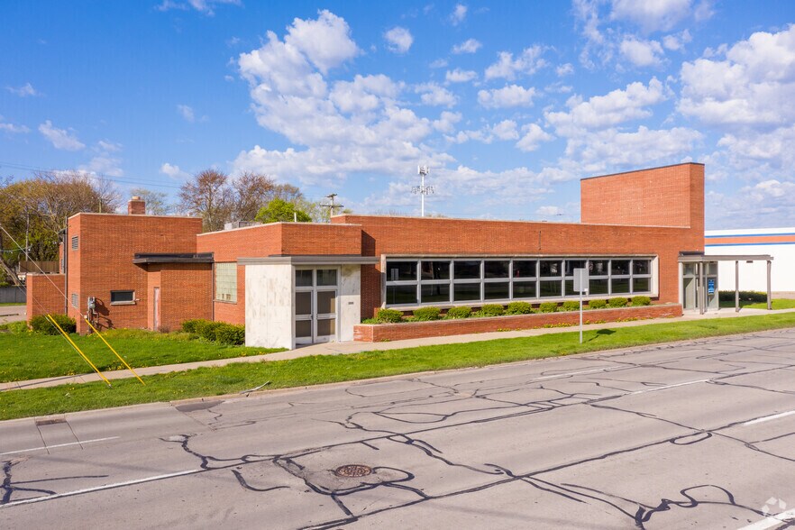 More Photos Of 27637 Grand River Ave, Livonia Bank For Sale