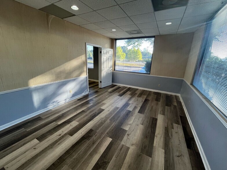 More Photos Of 3525 Ridge Meadow Pky, Memphis Office For Lease