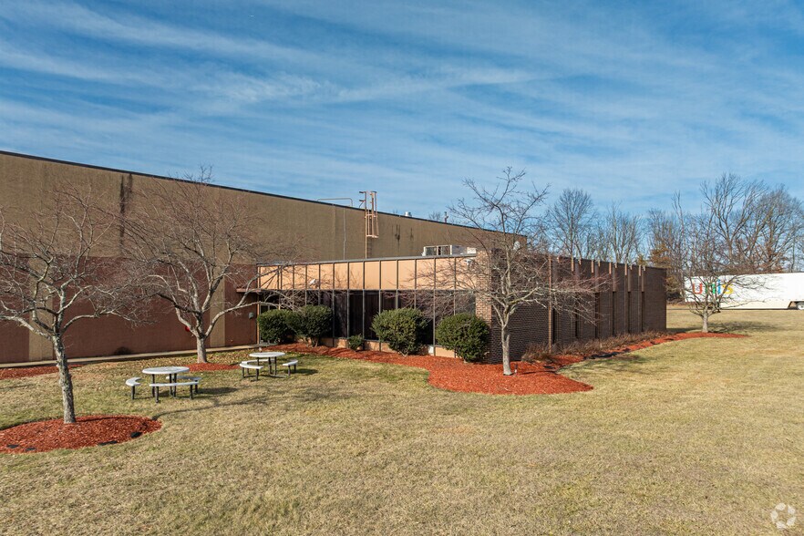 More Photos Of 101 Cottontail Ln, Somerset Warehouse For Lease