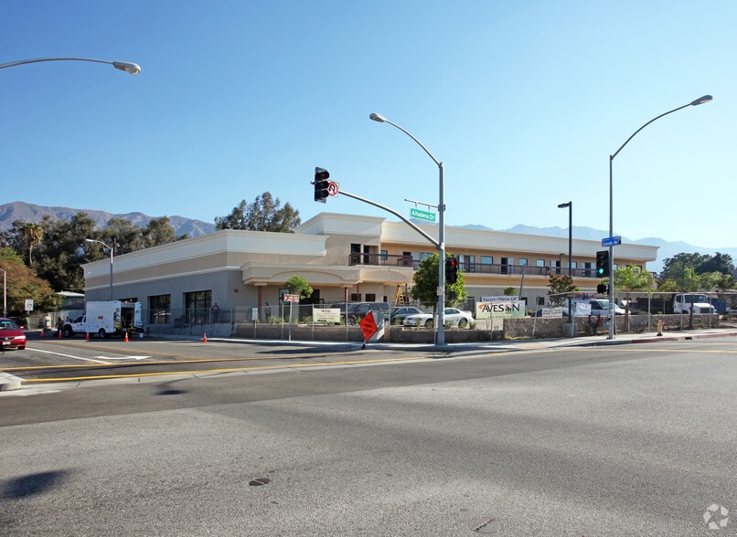 More Photos Of 575 W Altadena Dr, Altadena Schools For Lease