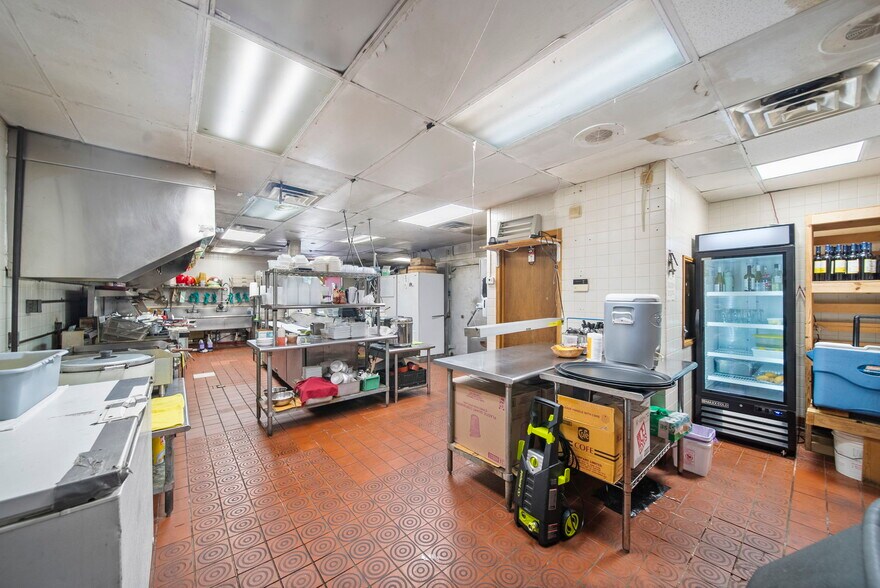 More Photos Of 514 N College Ave, Fayetteville Restaurant For Sale