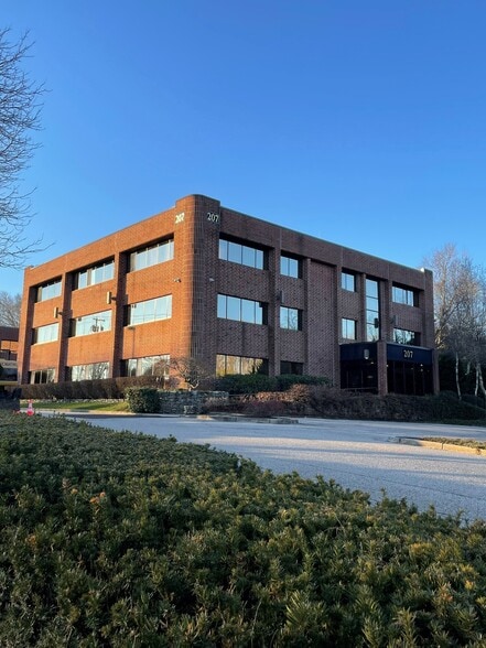 More Photos Of 207 Quaker Ln, West Warwick Office For Lease