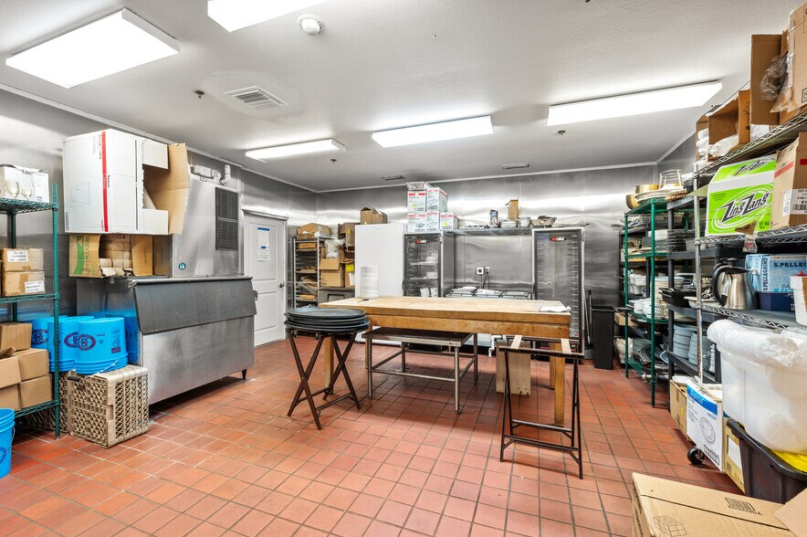 More Photos Of 655 2nd Ave S, Saint Petersburg Restaurant For Sale