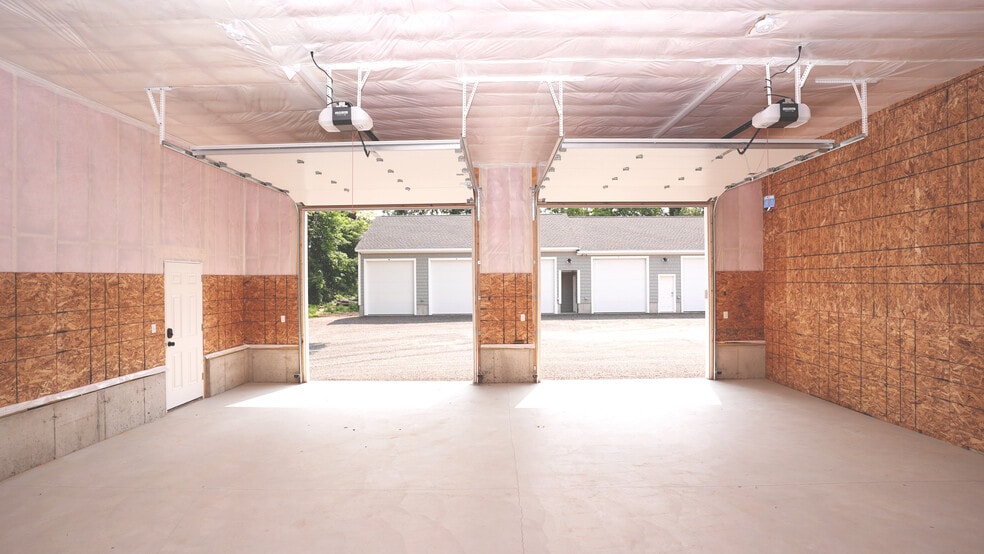 More Photos Of 341 Wareham St, Middleborough Self Storage For Lease