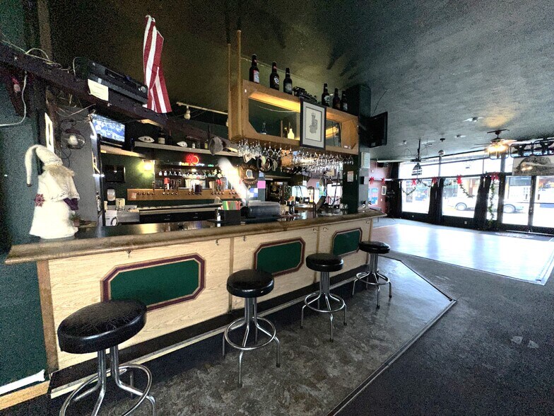 More Photos Of 295 S Broadway, Coos Bay Restaurant For Sale