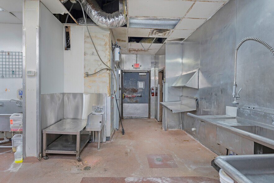 More Photos Of 8101 W I-40, Amarillo Restaurant For Lease