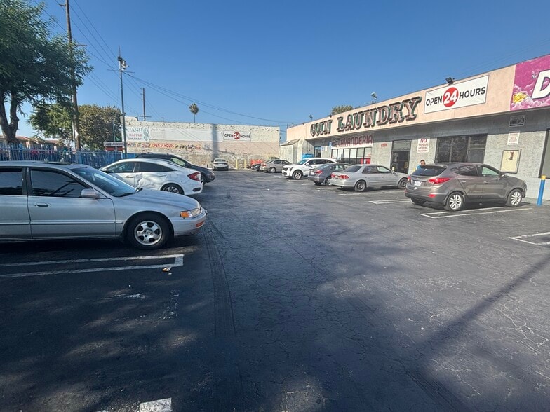 More Photos Of 6916-6922 S Western Ave, Los Angeles General Retail For Sale