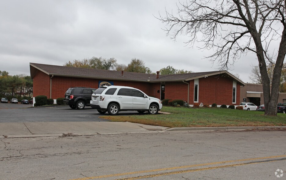 More Photos Of 9020 Rosehill Rd, Lenexa Office For Sale