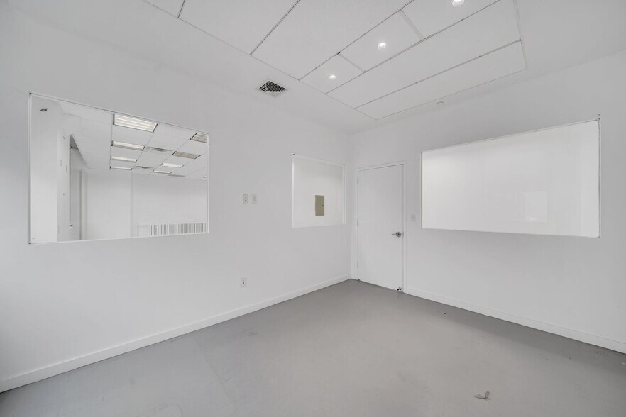 More Photos Of 545 W 45th St, New York Loft Creative Space For Lease