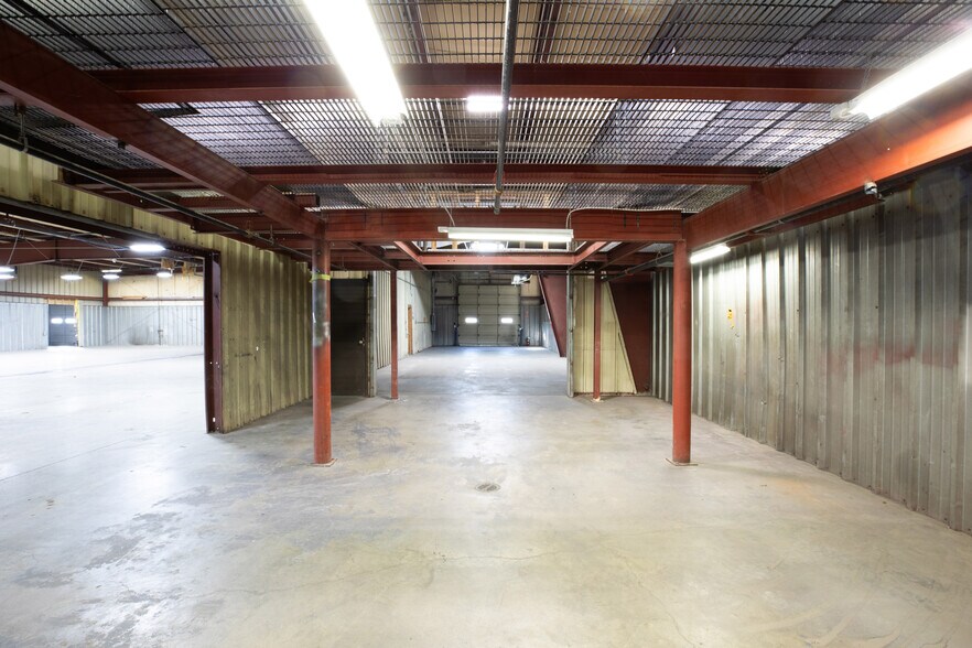 More Photos Of 600-602 NW Libby Ln, Lee's Summit Warehouse For Lease