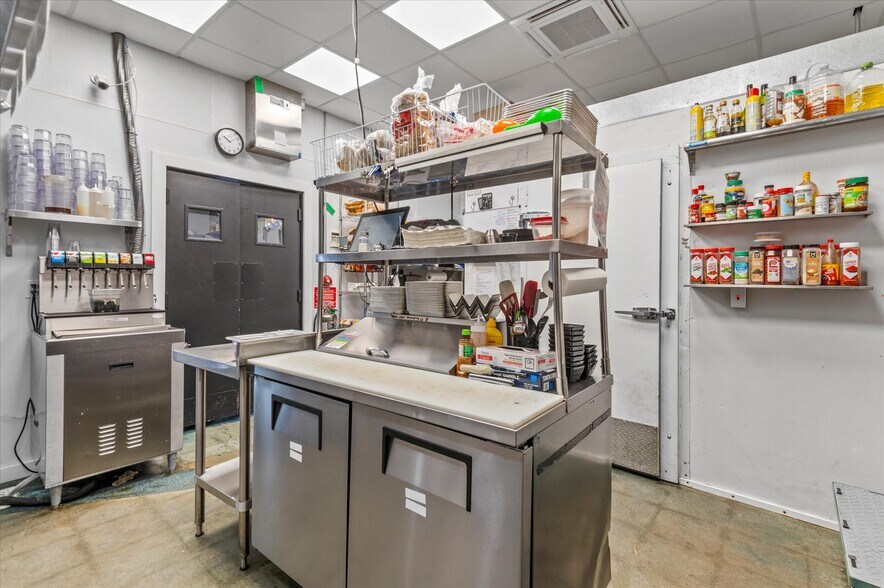 More Photos Of 622 SE Frank Phillips Blvd, Bartlesville Restaurant For Sale