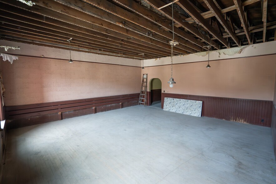 More Photos Of 433 Main St, Frankfort General Retail For Sale