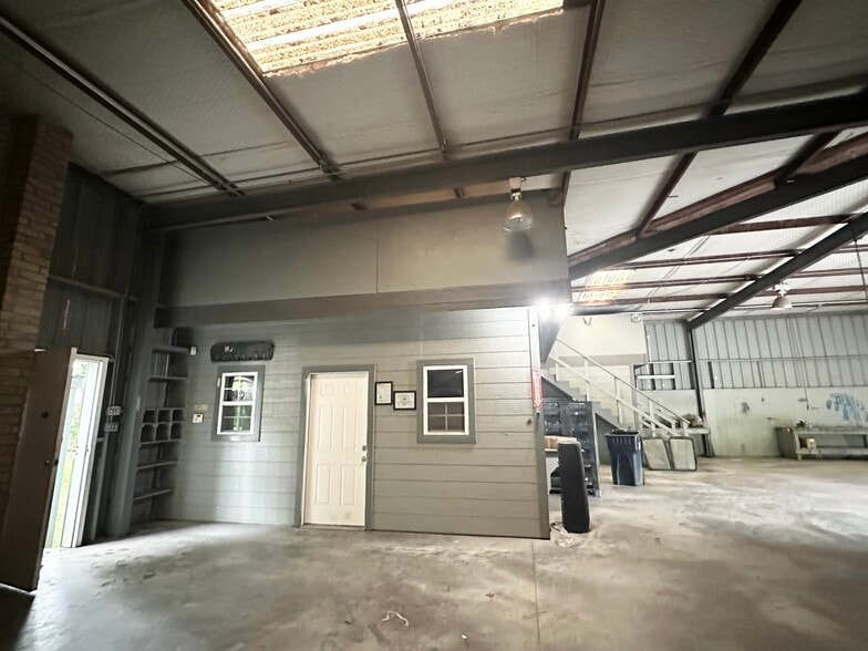 More Photos Of 13626 Ann Louise Rd, Houston Warehouse For Sale