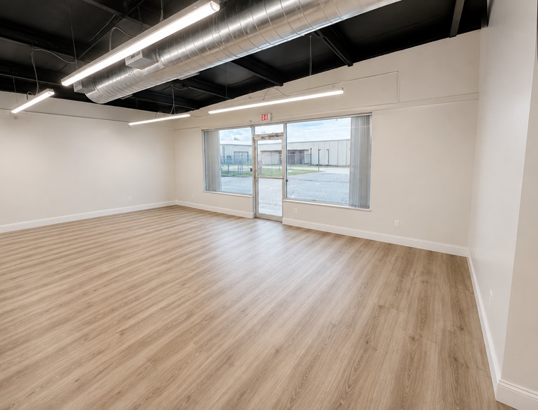 More Photos Of 5100 E Broadway Ave, Tampa Showroom For Lease