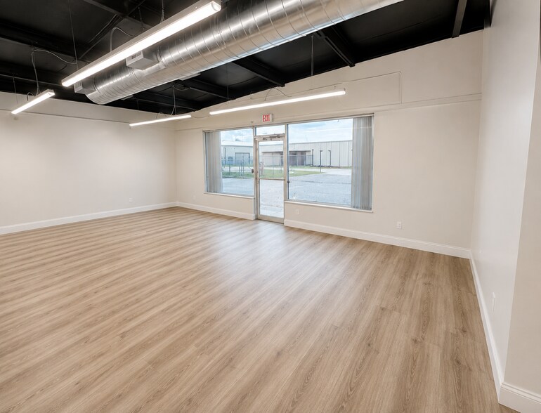 More Photos Of 5100 E Broadway Ave, Tampa Showroom For Sale