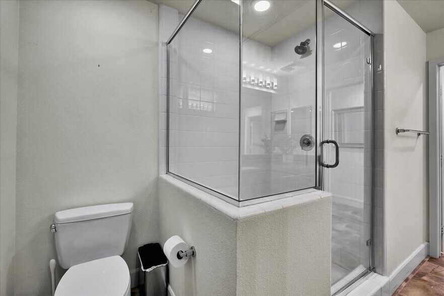 More Photos Of 300 E 4th St, Long Beach Apartments For Sale