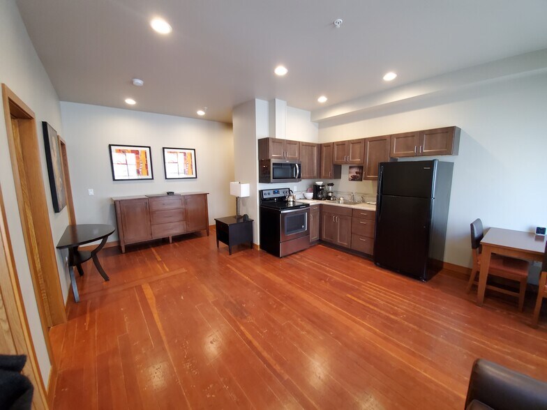 More Photos Of 515 E Yakima Ave, Yakima General Retail For Sale