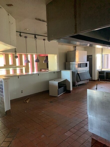 More Photos Of 9220 Gulf Fwy, Houston Freestanding For Lease