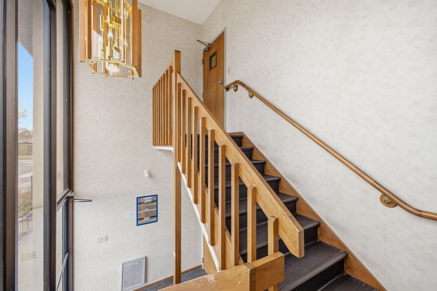 More Photos Of 160 Oak St, Glastonbury Office For Sale