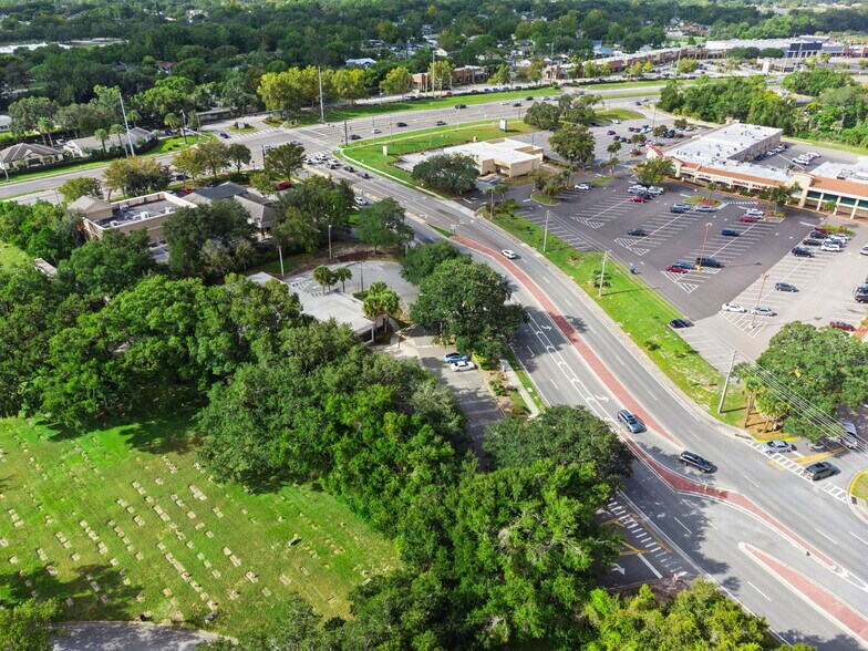 More Photos Of 555 S Hunt Club Blvd, Apopka Bank For Lease