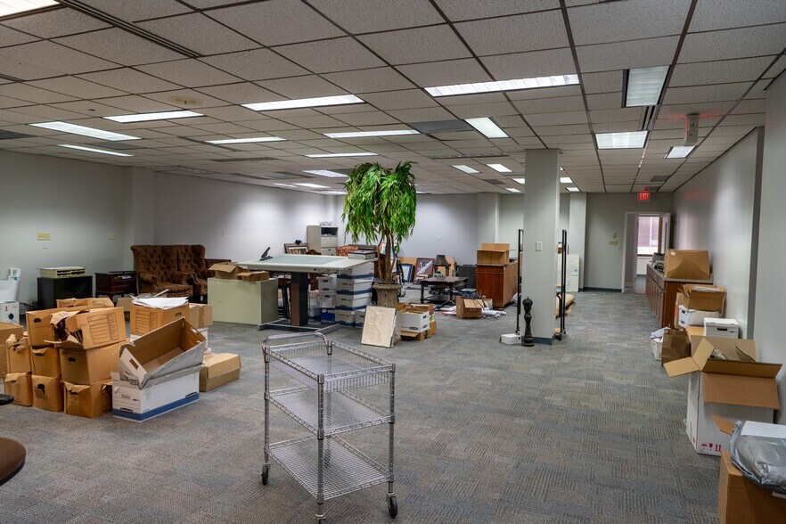 More Photos Of 125 W Missouri Ave, Midland Office For Sale