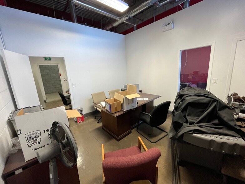 More Photos Of 161 Bartley Dr, Toronto Manufacturing For Lease