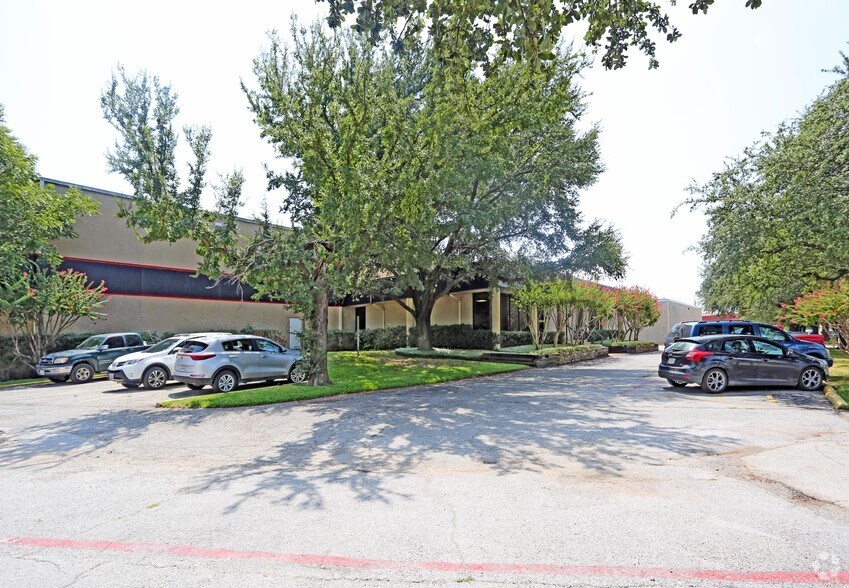 More Photos Of 3410 Century Cir, Irving Warehouse For Sale