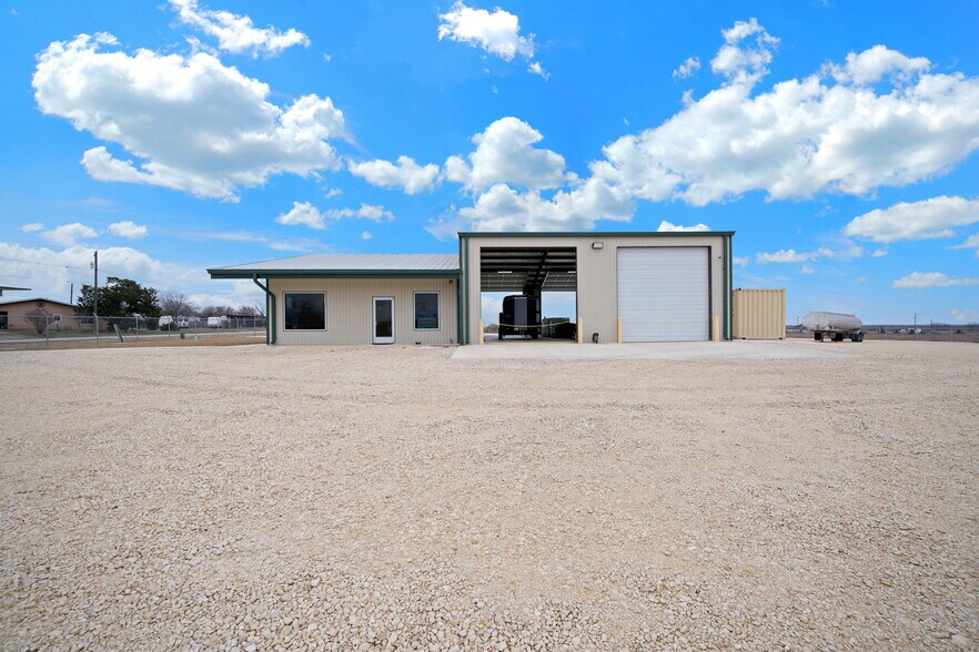 More Photos Of 200 N Yule Ave, Charlotte Office For Sale