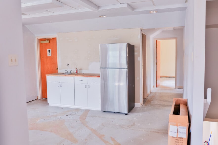 More Photos Of 16962 Manchester Rd, Grover Office For Sale